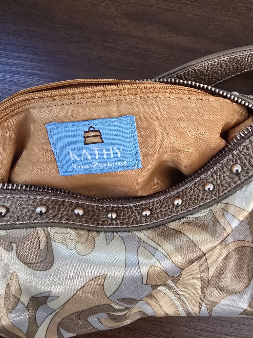 Kathy Van Zeeland Beige Cream Patterned Shoulder Bag with Metallic Trim - Picture 11 of 16